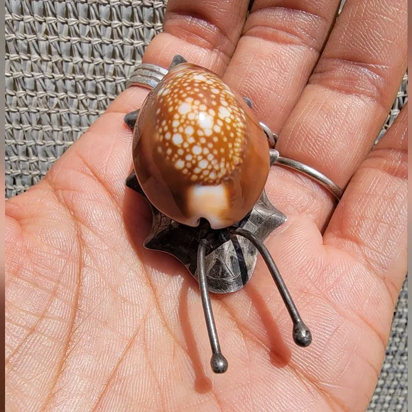 *RARE* epic genuine cowrie shell 925 sterling silver snail brooch